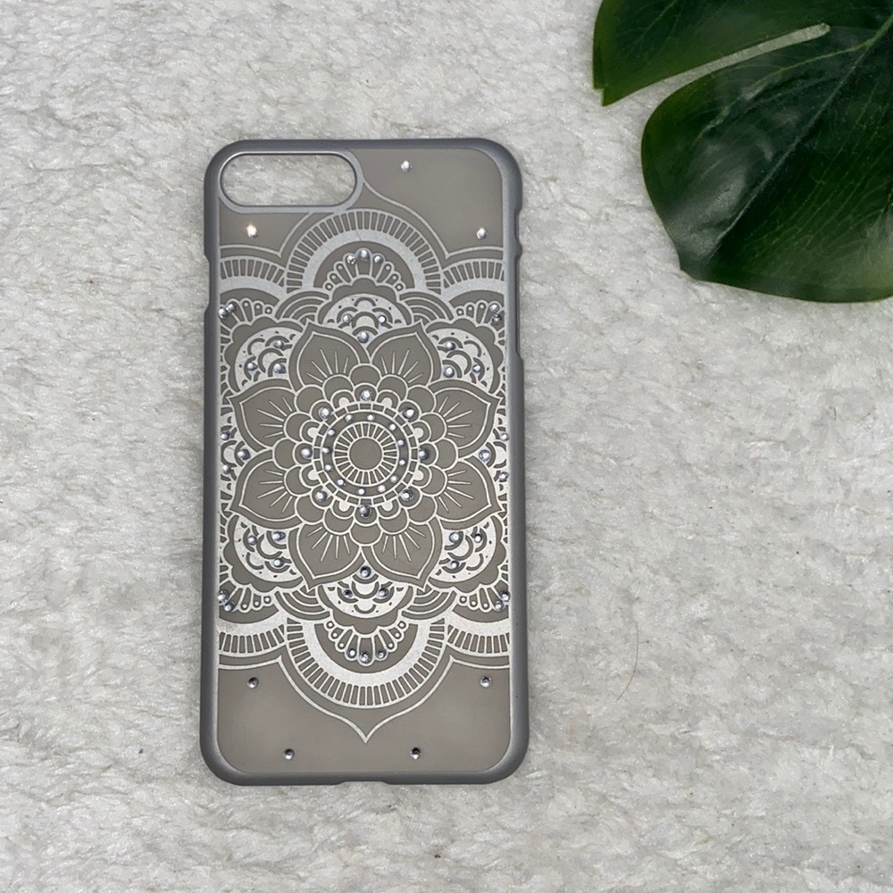 NEW UO Silver Gemstone Floral iPhone 6/7/8 Case